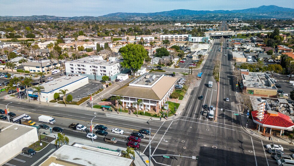 More Photos Of 1701 N Main St, Santa Ana Office For Sale