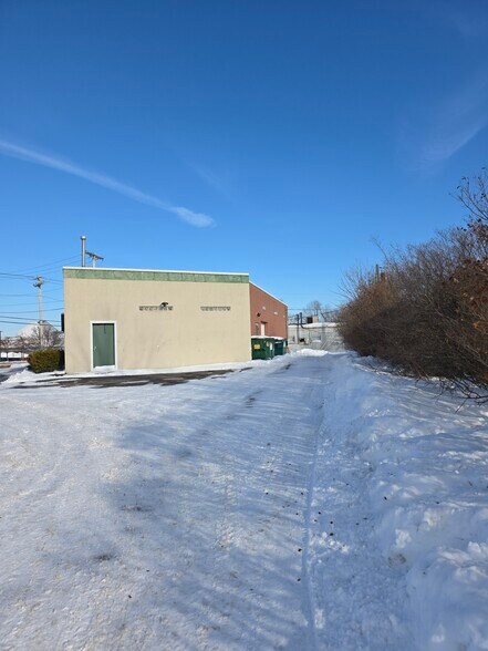 More Photos Of 2010 Eggert Rd, Buffalo Freestanding For Lease