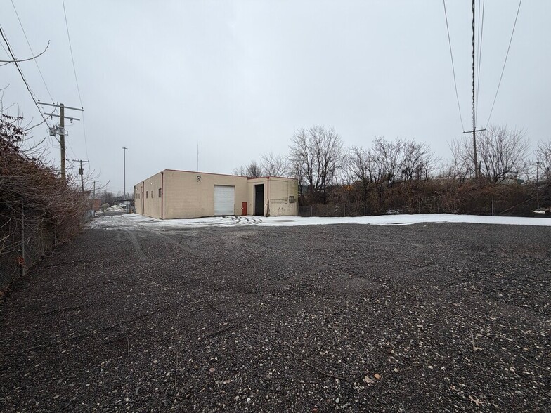 More Photos Of 7112 Commercial Ave, Baltimore Warehouse For Lease