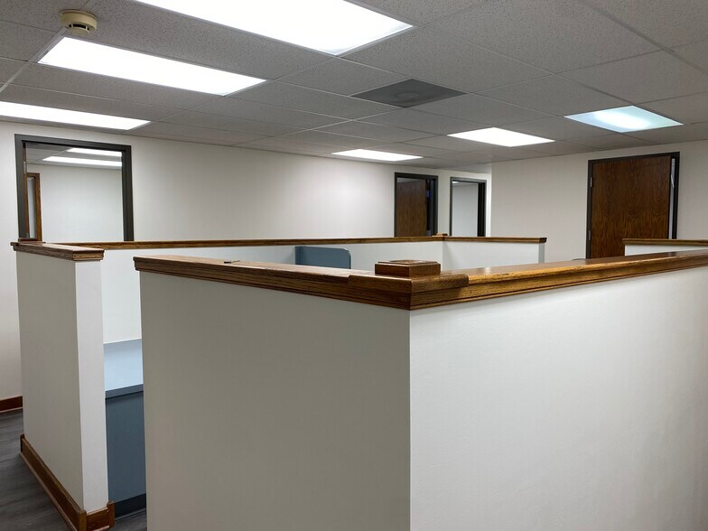 More Photos Of 1615 S Ingram Mill Rd, Springfield Office For Lease