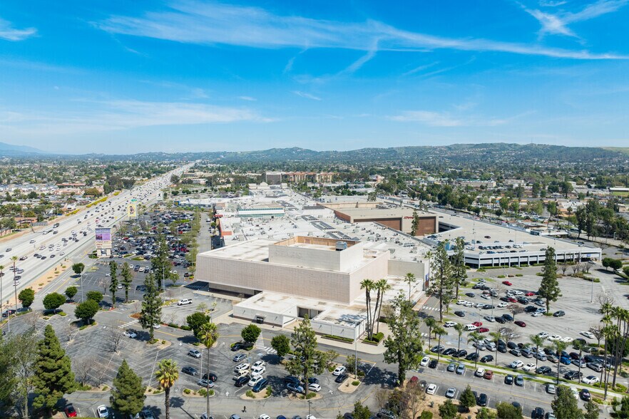 More Photos Of 1209 Plaza Dr, West Covina Department Store For Lease