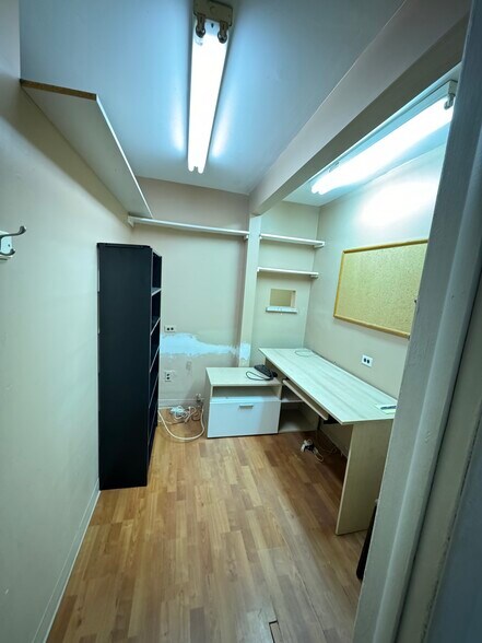 More Photos Of 376 Manor Rd, Staten Island Medical For Lease