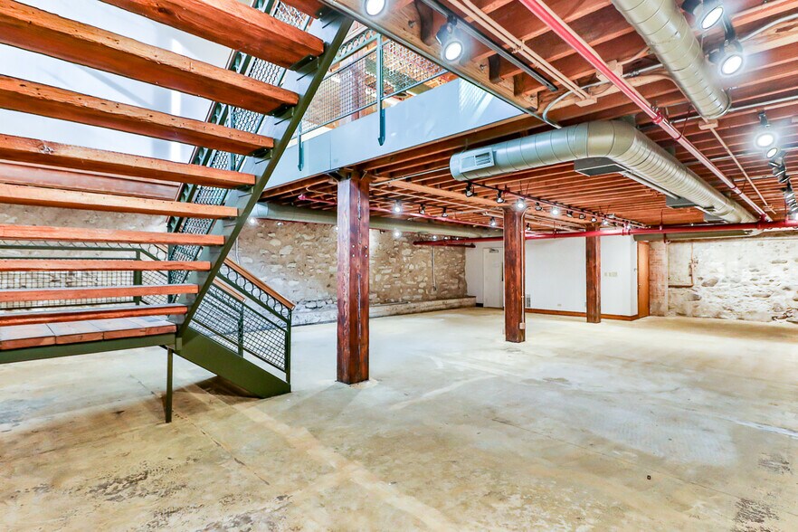 168 E Highland Ave, Elgin, IL 60120 Office For Lease