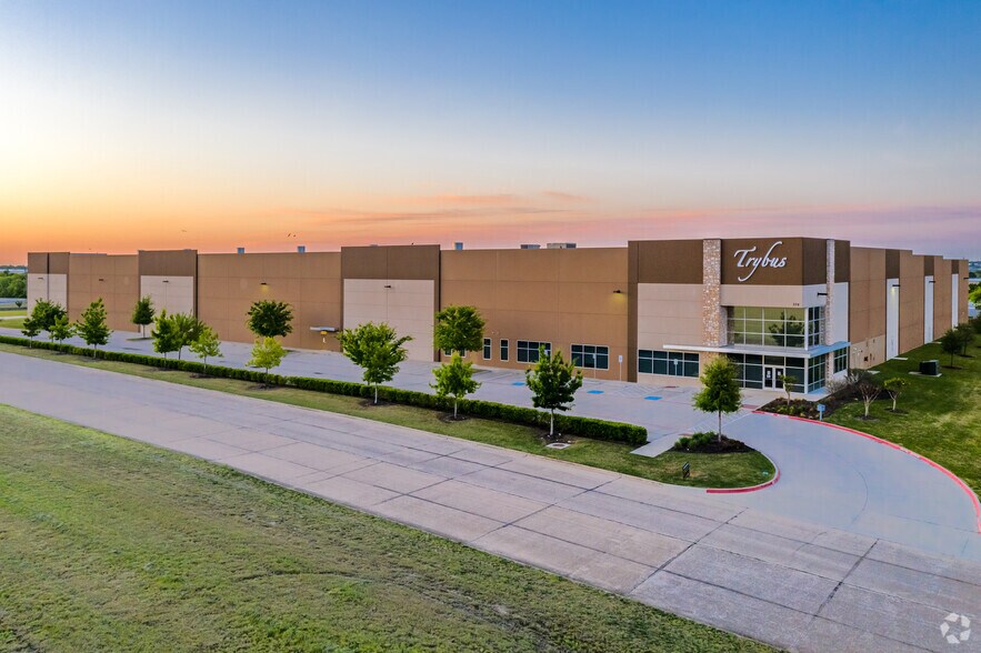 More Photos Of 320 W Centre Park Blvd, DeSoto Warehouse For Sale