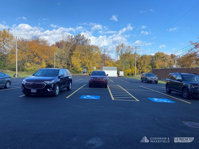 More Photos Of 6886 Pearl Rd, Middleburg Heights Office For Lease