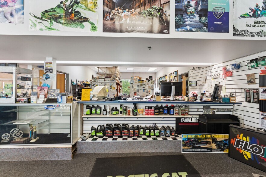 More Photos Of 4388 Shoreline Dr, Spring Park Storefront Retail Office For Sale