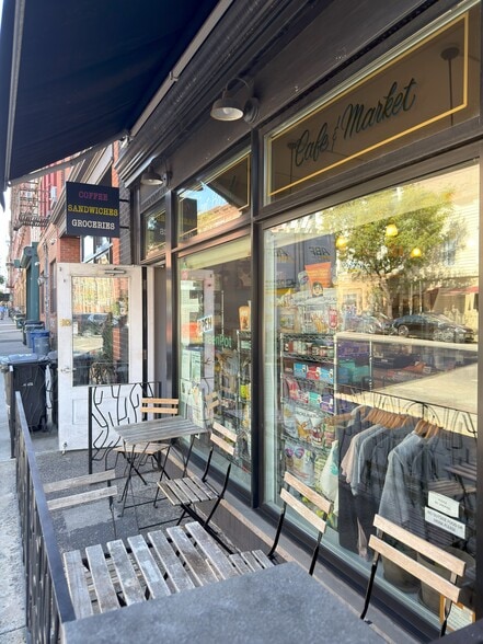 More Photos Of 86 Greenpoint Ave, Brooklyn Convenience Store For Lease