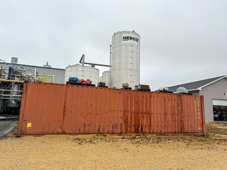 More Photos Of 5640 44th Ave S, Clinton Office For Sale