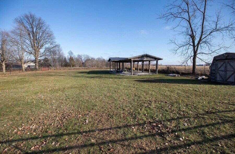 More Photos Of 991 N Main St, Kewanna Specialty For Sale