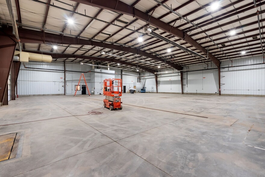 More Photos Of 2150 Victor Pl, Colorado Springs Distribution For Lease