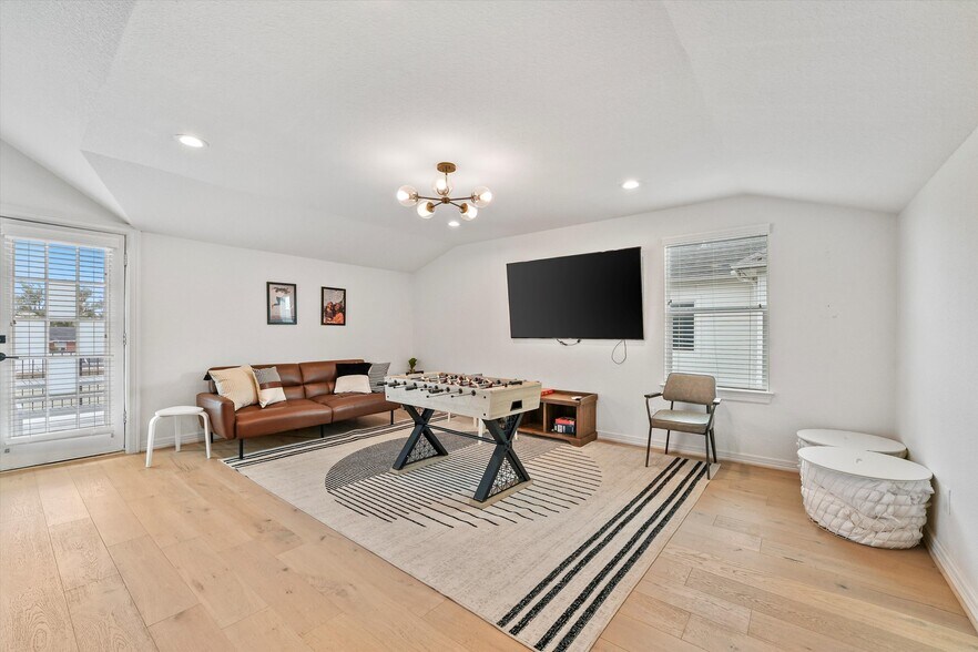 More Photos Of 235 Westheimer Rd, Houston Apartments For Sale