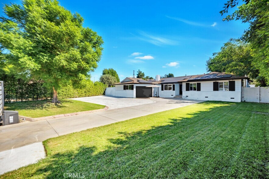 More Photos Of 8738 Paso Robles Ave, Sherwood Forest Healthcare For Lease