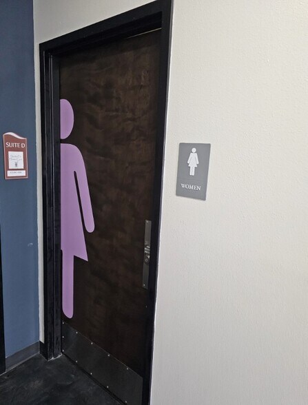 More Photos Of 611 Newman St, El Paso Warehouse For Lease