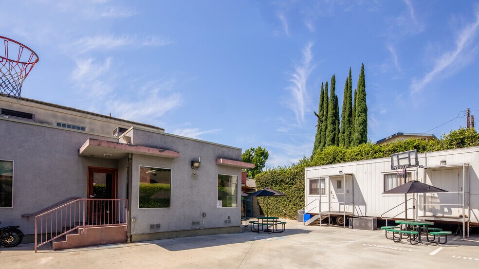 More Photos Of 12003 Riverside Dr, Valley Village Schools For Sale