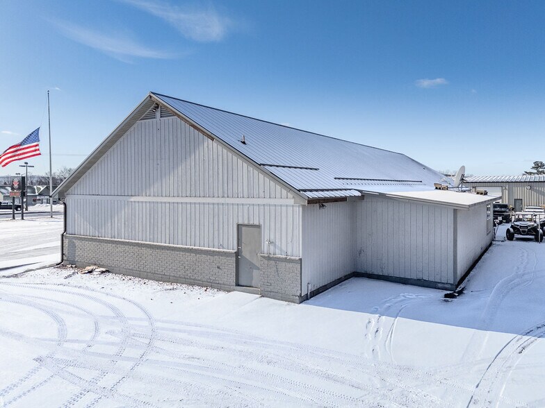 More Photos Of 1375 E Main St, Reedsburg Freestanding For Lease