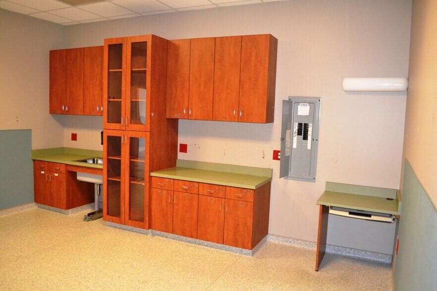 More Photos Of 7415-7425 Lee Davis Rd, Mechanicsville Medical For Lease