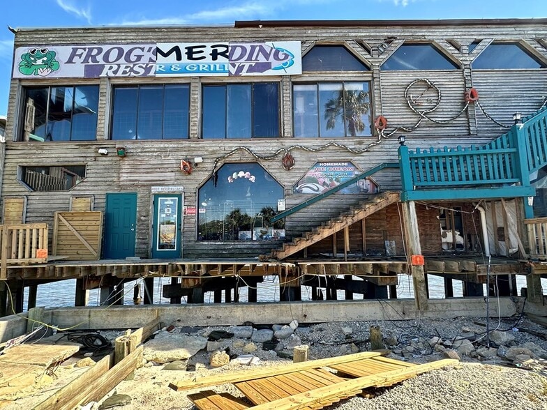 More Photos Of 450 Dock St, Cedar Key Freestanding For Sale