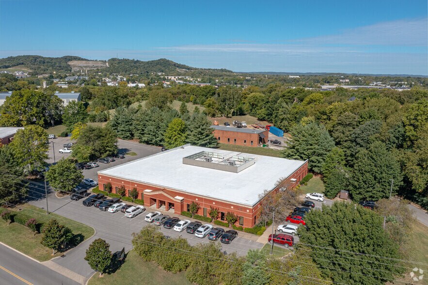 More Photos Of 235 Noah Dr, Franklin Loft Creative Space For Lease