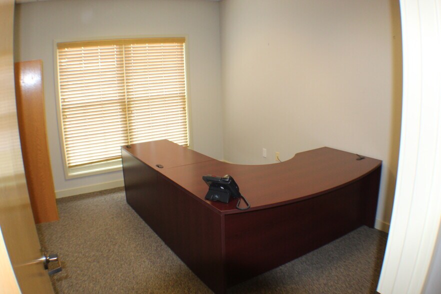 More Photos Of 3432 W Truman Blvd, Jefferson City Office For Sale