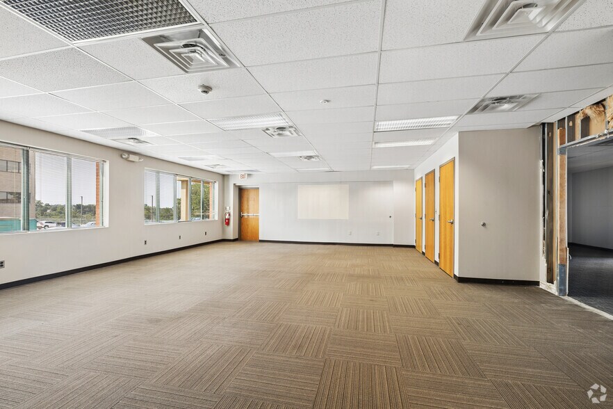 More Photos Of 875 Greentree Rd, Pittsburgh Office For Sale