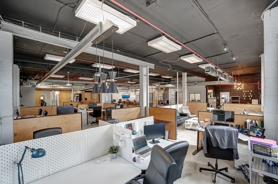 More Photos Of 408 4th Ave, Mason Office For Lease