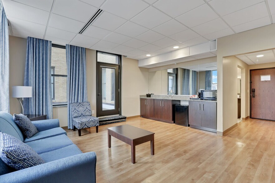 More Photos Of 301 Broadway, Lorain Hotel For Lease