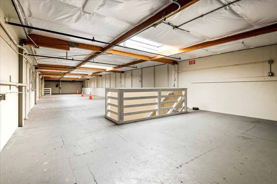 More Photos Of 901 Shasta St, Redwood City Warehouse For Lease
