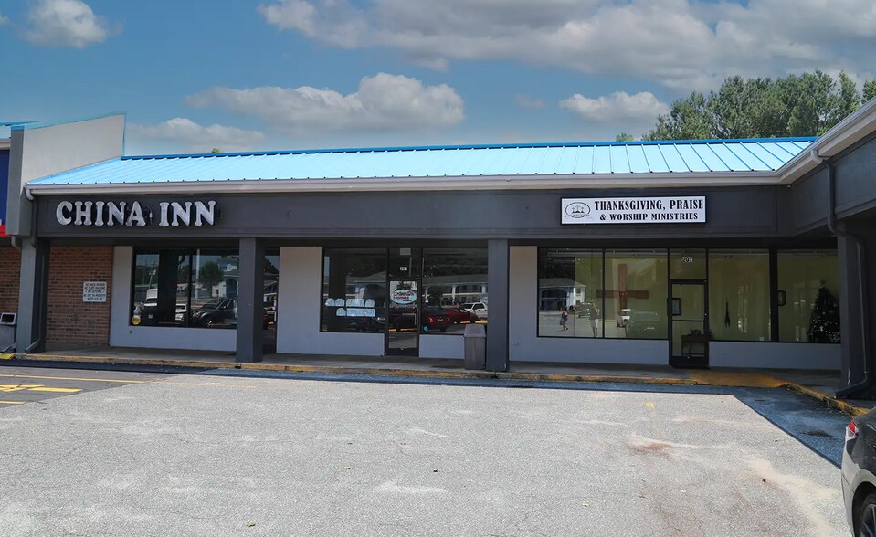 More Photos Of 245 Chatham Sq, Siler City Unknown For Lease