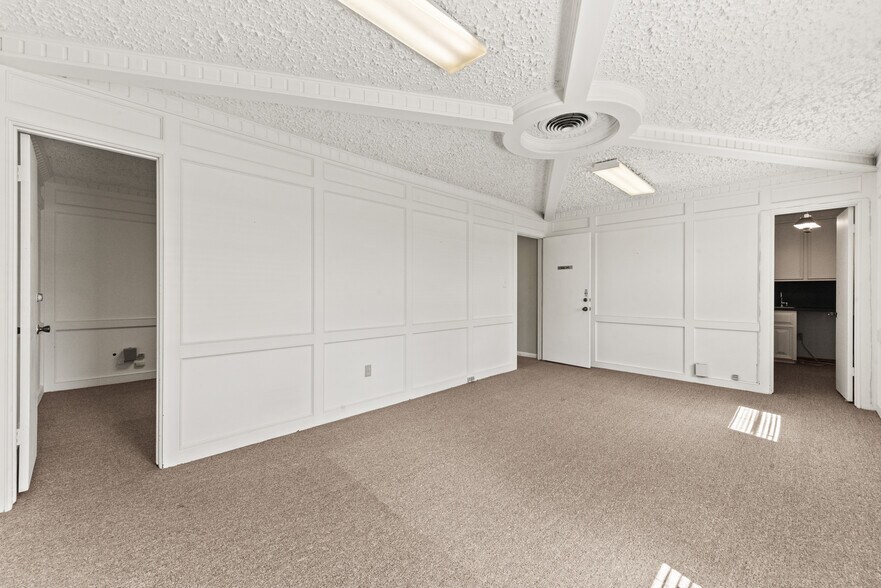 More Photos Of 2210 N Frazier St, Conroe Medical For Lease