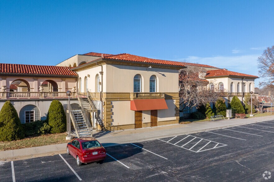 More Photos Of 100 NW Unity Cir, Lee's Summit Office For Lease