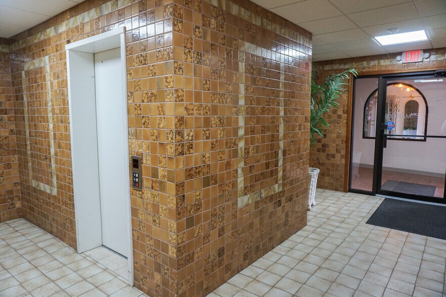 More Photos Of 901-907 Wethersfield Ave, Hartford Office For Lease