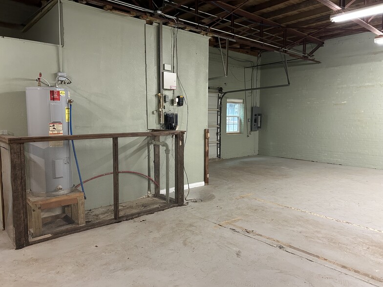 More Photos Of 121 S Glenwood Blvd, Tyler Storefront For Sale