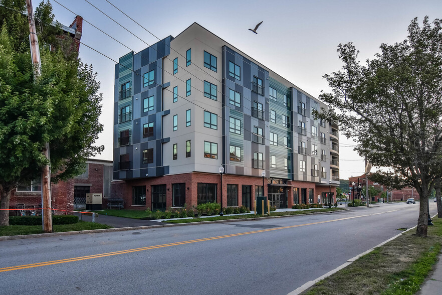 Primary Photo Of 215 Canal St, Lawrence Apartments For Lease