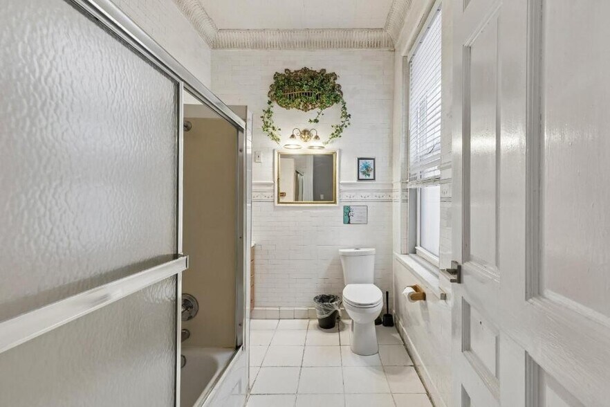 More Photos Of 1611 S Broad St, Philadelphia Specialty For Sale