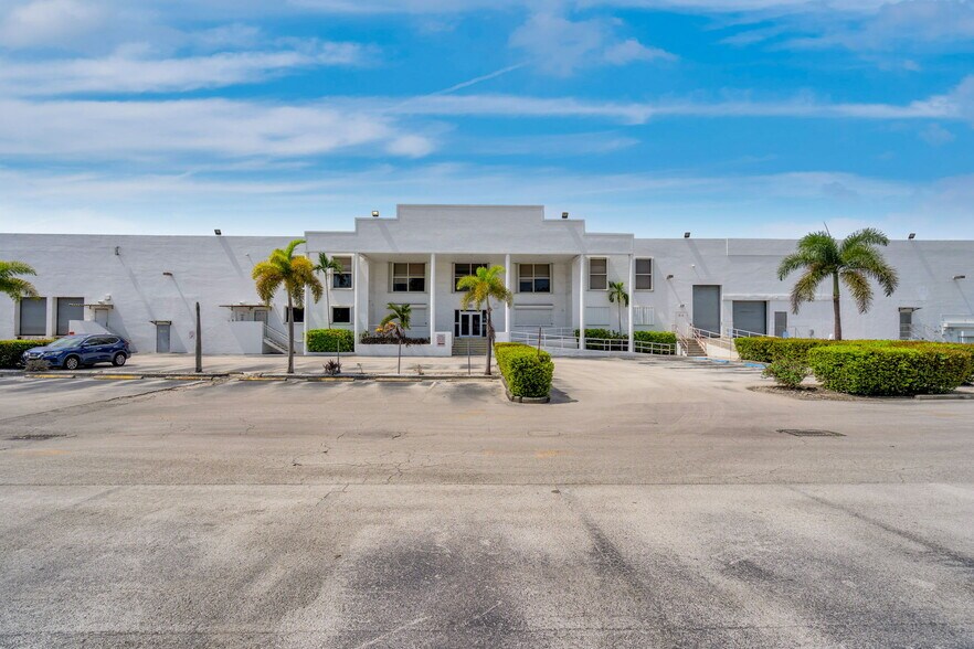 More Photos Of 12800 NW 38th Ave, Opa Locka Warehouse For Lease