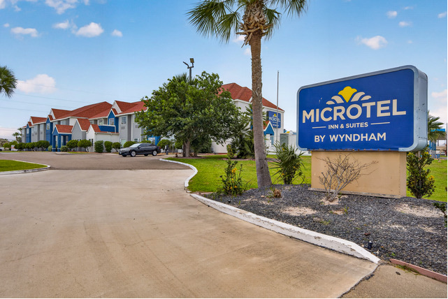 Primary Photo Of 355 E Goodnight Ave, Aransas Pass Hotel For Sale