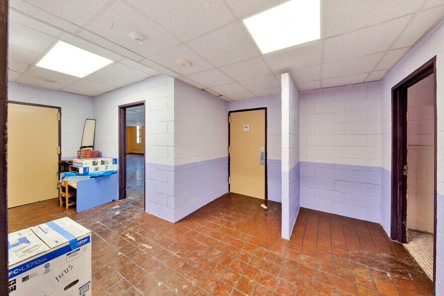 More Photos Of 5566 Kings Hwy, Brooklyn Schools For Lease
