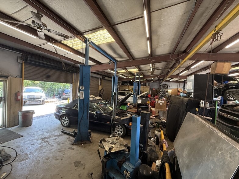 More Photos Of 3807 Lawrenceville Hwy, Tucker Auto Repair For Sale
