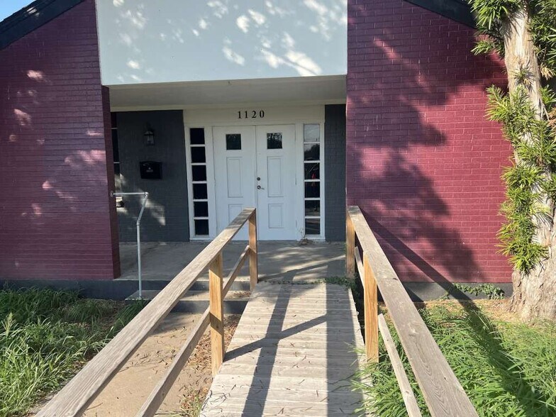 More Photos Of 1120 E Sen Carlos Truan Blvd, Kingsville Restaurant For Sale