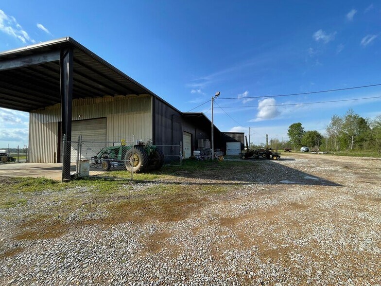 More Photos Of 910 State Highway 30 W, New Albany Warehouse For Sale