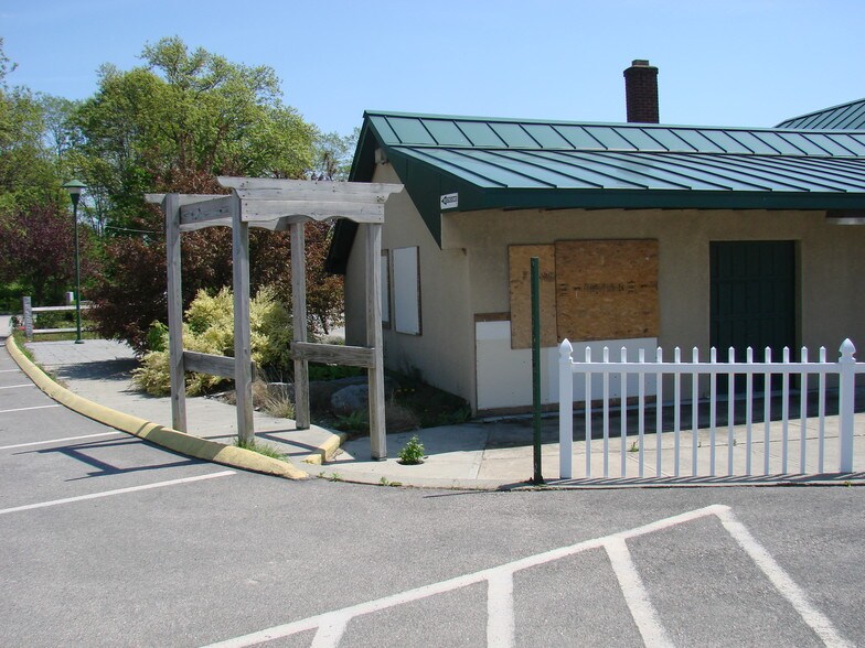 More Photos Of 1300 Fall River Ave, Seekonk Land For Lease