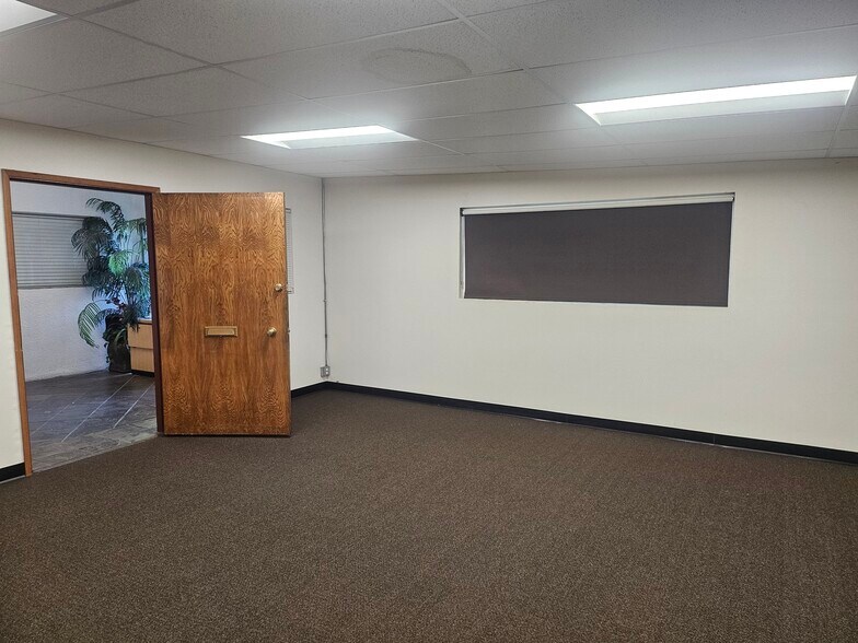 More Photos Of 15317 Paramount Blvd, Paramount Office For Lease