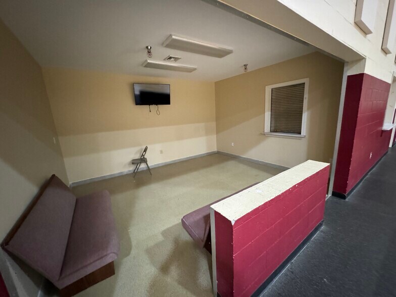 More Photos Of 31 Calhoun Ave, Greenville Religious Facility For Lease
