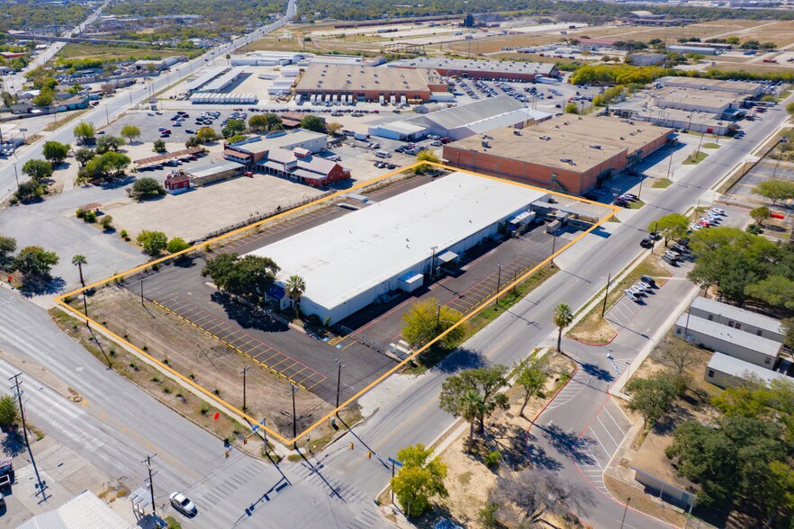 More Photos Of 5101 S Zarzamora St, San Antonio Manufacturing For Lease