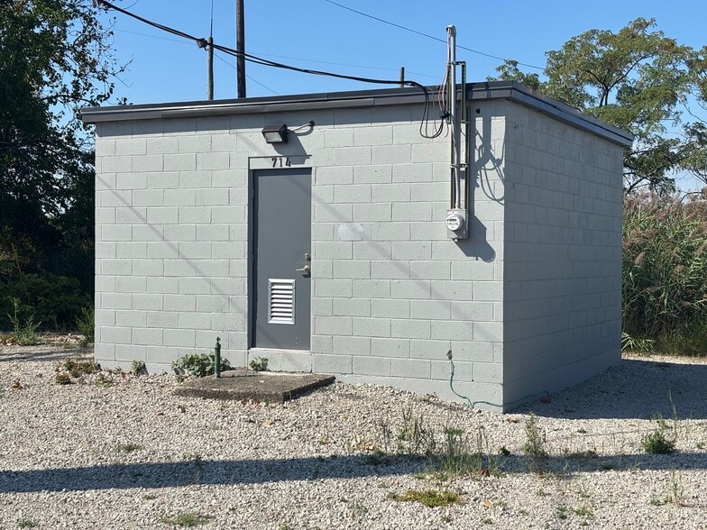 More Photos Of 714 Paterson Ave, East Rutherford Specialty For Lease