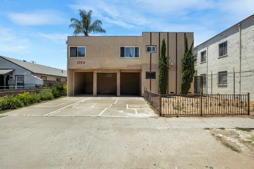 More Photos Of 1069 N Oxford Ave, Los Angeles Apartments For Sale