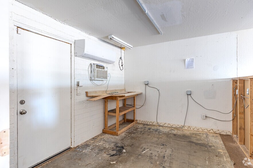 More Photos Of 300-350 W Apache Trl, Apache Junction Unknown For Lease