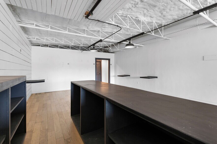 More Photos Of 409 E Main St, Fredericksburg Storefront Retail Office For Lease