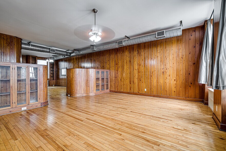 More Photos Of 339 Madison Ave, Memphis Storefront Retail Office For Lease