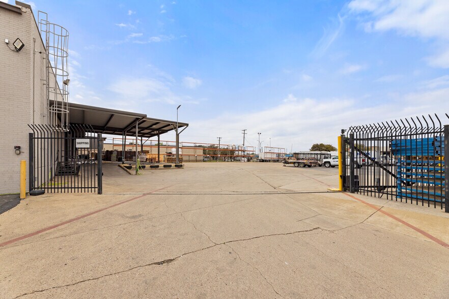 More Photos Of 833 111th St, Arlington Distribution For Lease